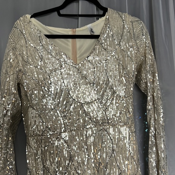 Beautiful sequence dress. To small - Picture 3 of 4